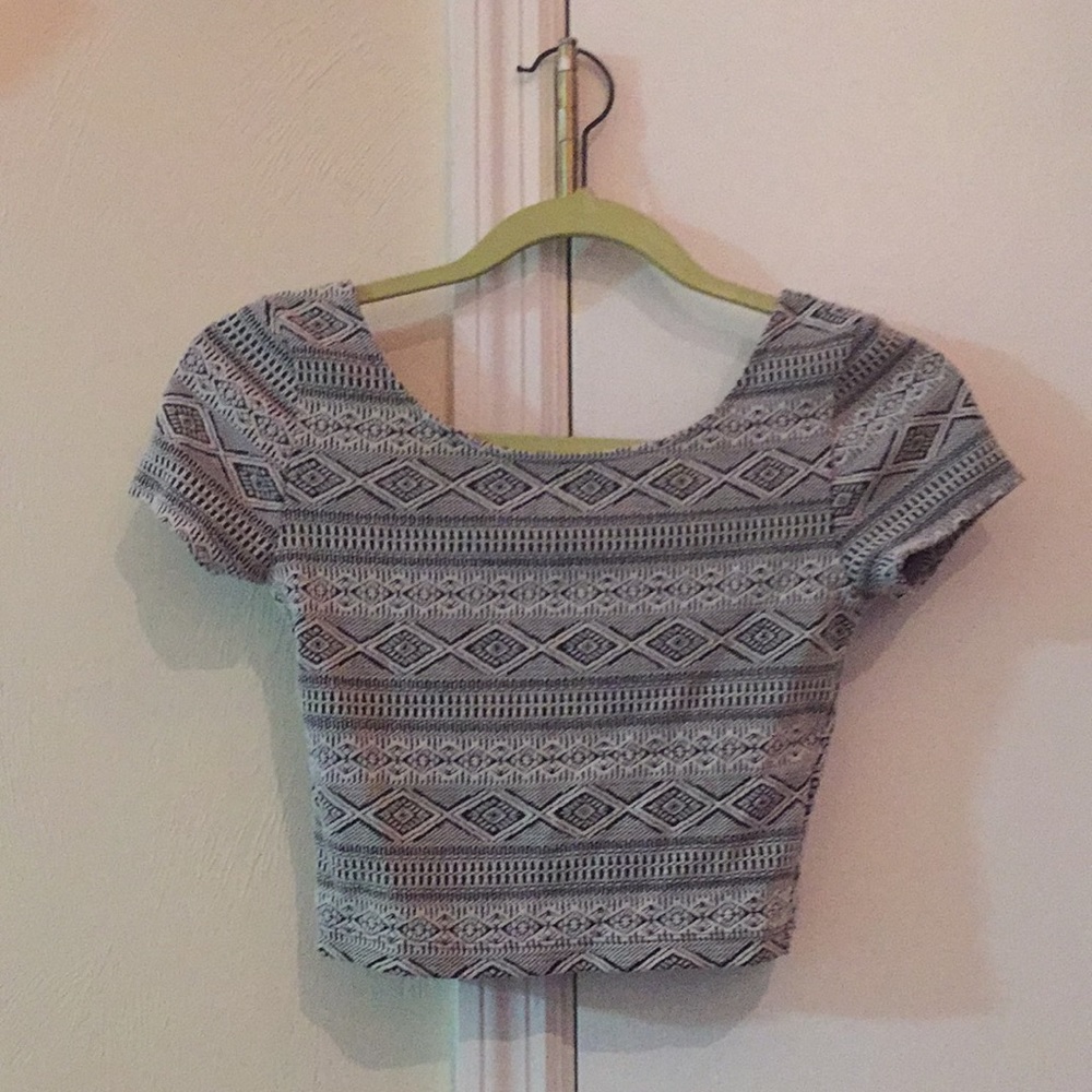 Patterned black and white crop top